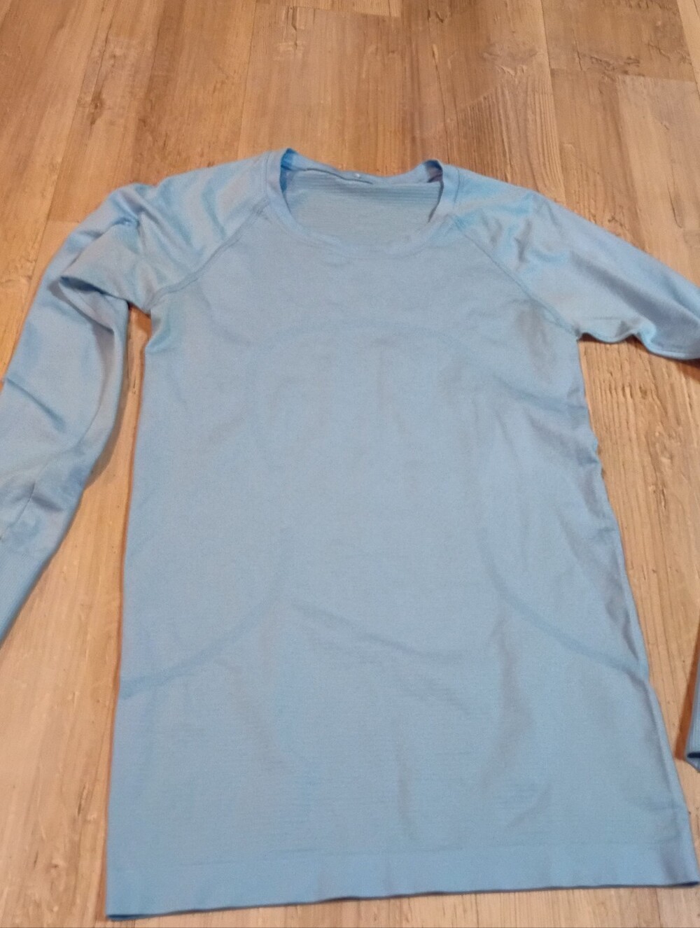 Lululemon - Picture 2 of 6
